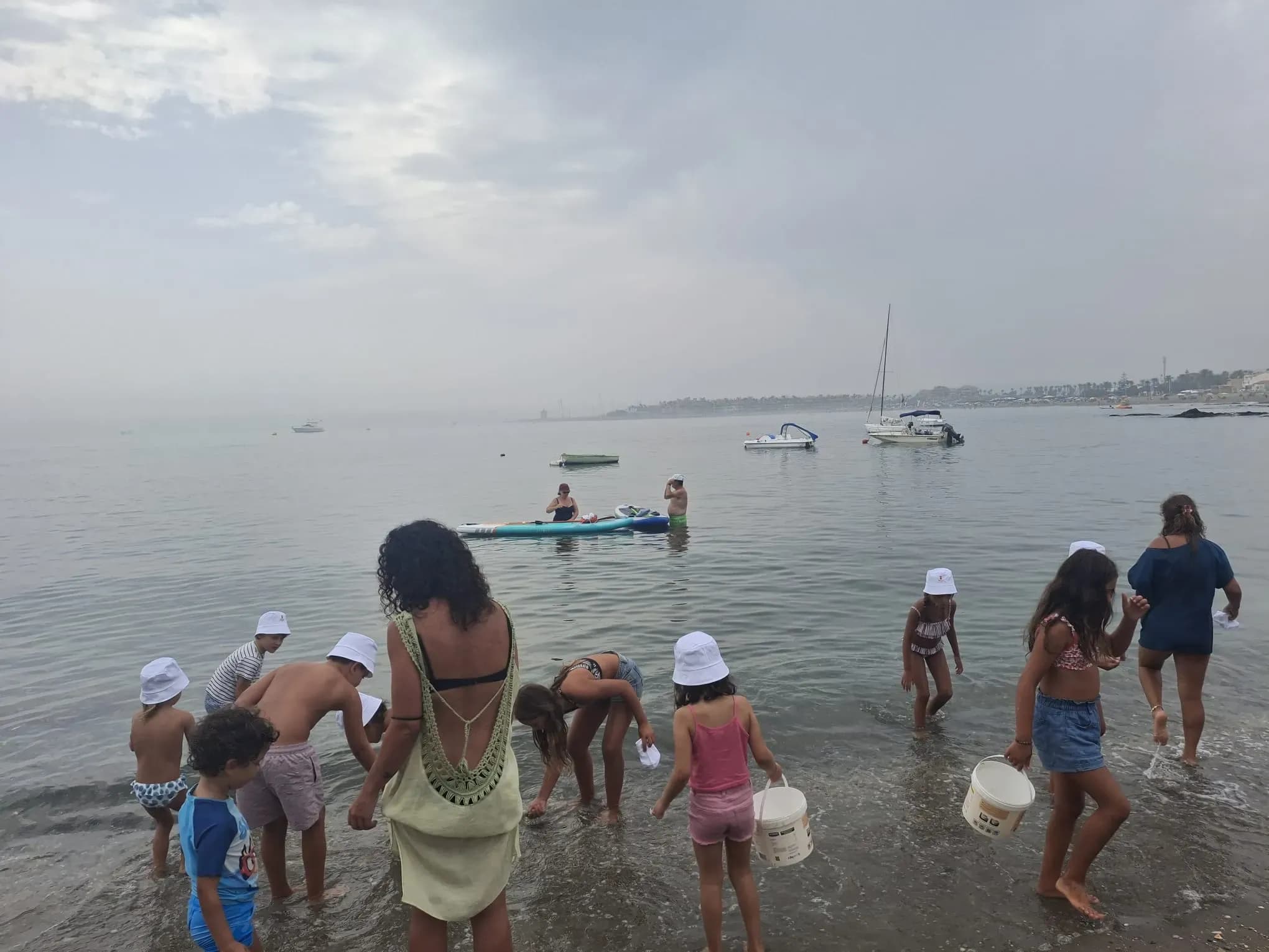 San Roque cierra su campaña estival “Cuida tus playas” con más de 500 participantes