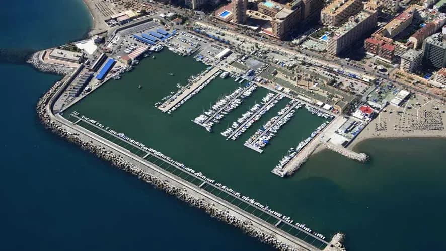 La Junta de Andalucía licita la reparación del muelle de suministro de combustible del Puerto de Fuengirola