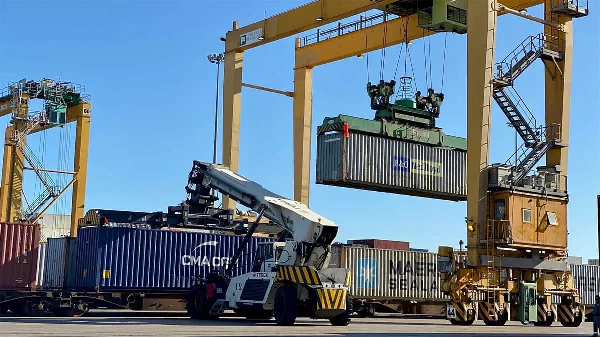 El tráfico ferroviario en Valenciaport supera los 1,2 millones de toneladas en el primer semestre del año