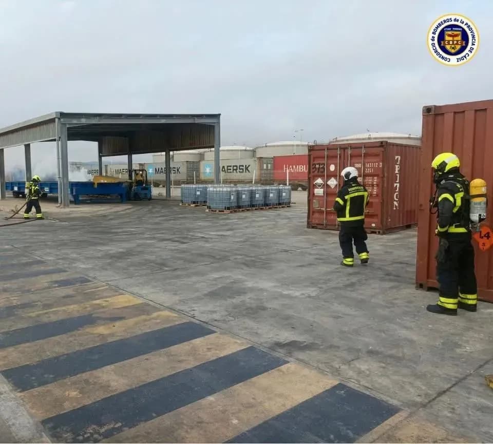 Detectado un escape de humo en un contenedor de mercancías peligrosas en la terminal TTI Algeciras