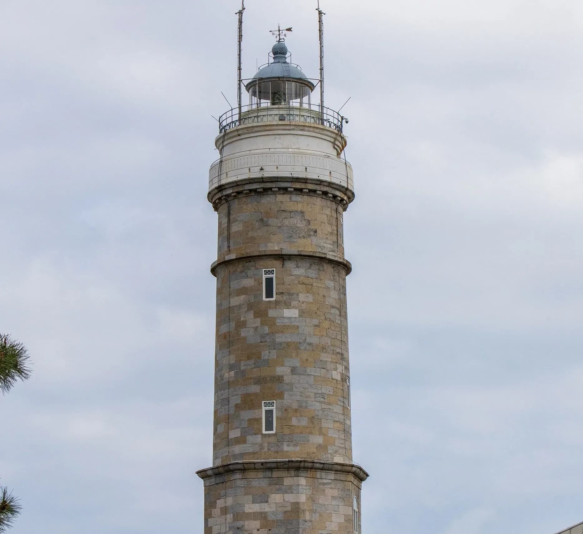Más de mil personas han visitado el Faro de Cabo Mayor en las primeras semanas de apertura al público