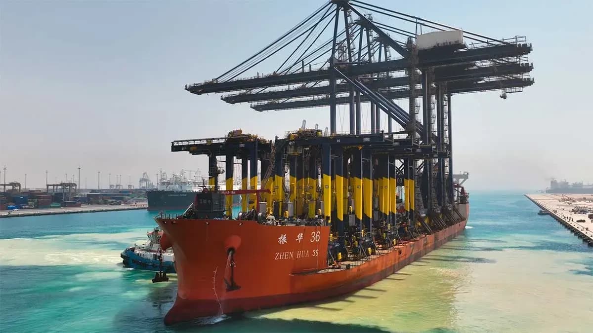 Red Sea Container Terminals recibe las primeras grúas para su nueva terminal automatizada