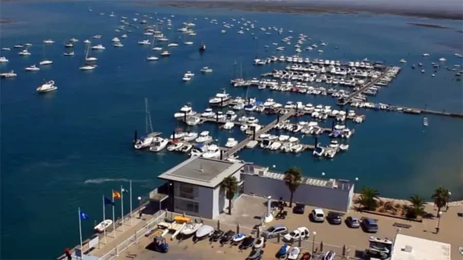La Junta de Andalucía invertirá más de 740.000 euros en el dragado del canal de entrada al puerto de Sancti Petri