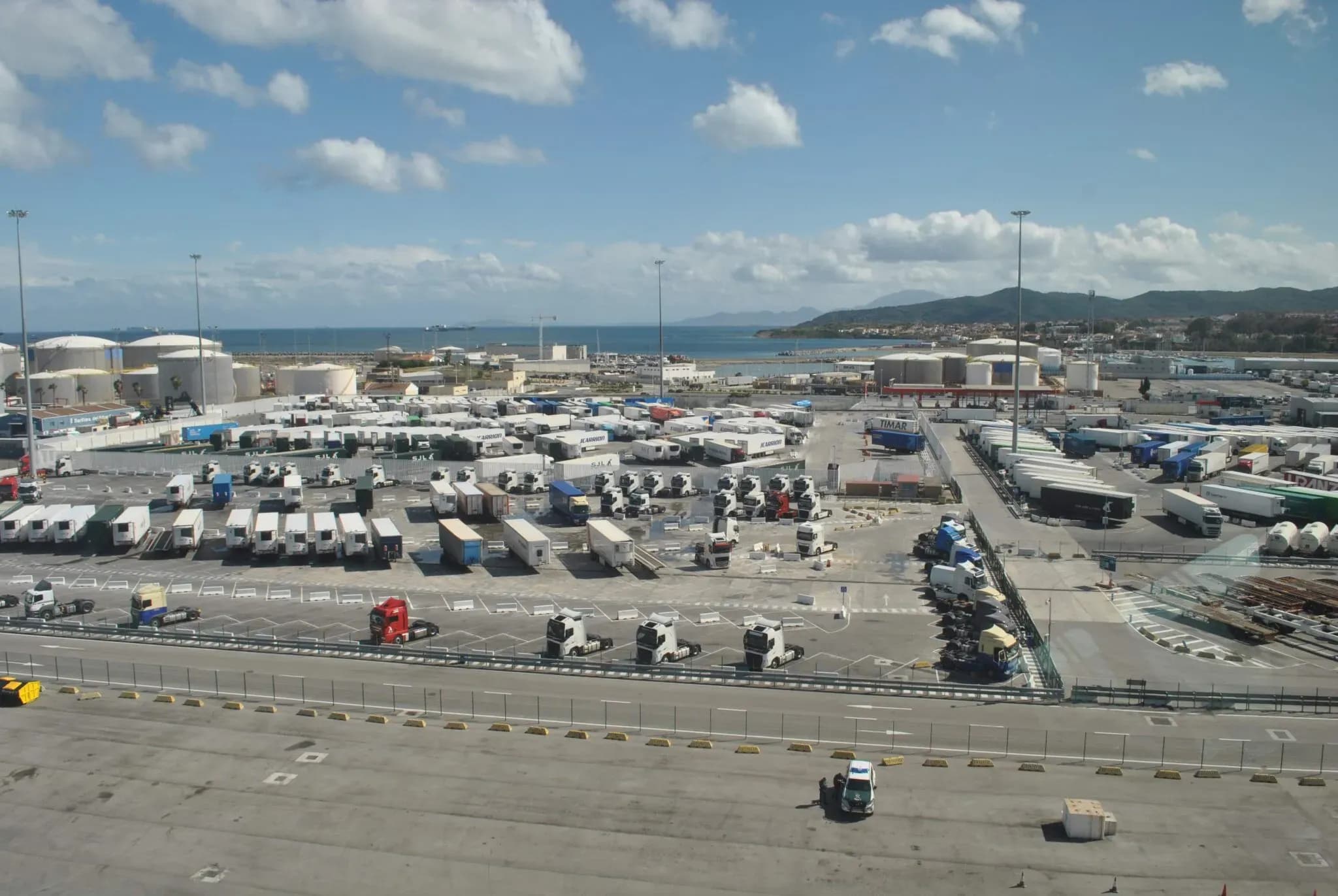 El Puerto de Algeciras adjudica por siete años la gestión del estacionamiento de vehículos pesados a la empresa Continental Parking