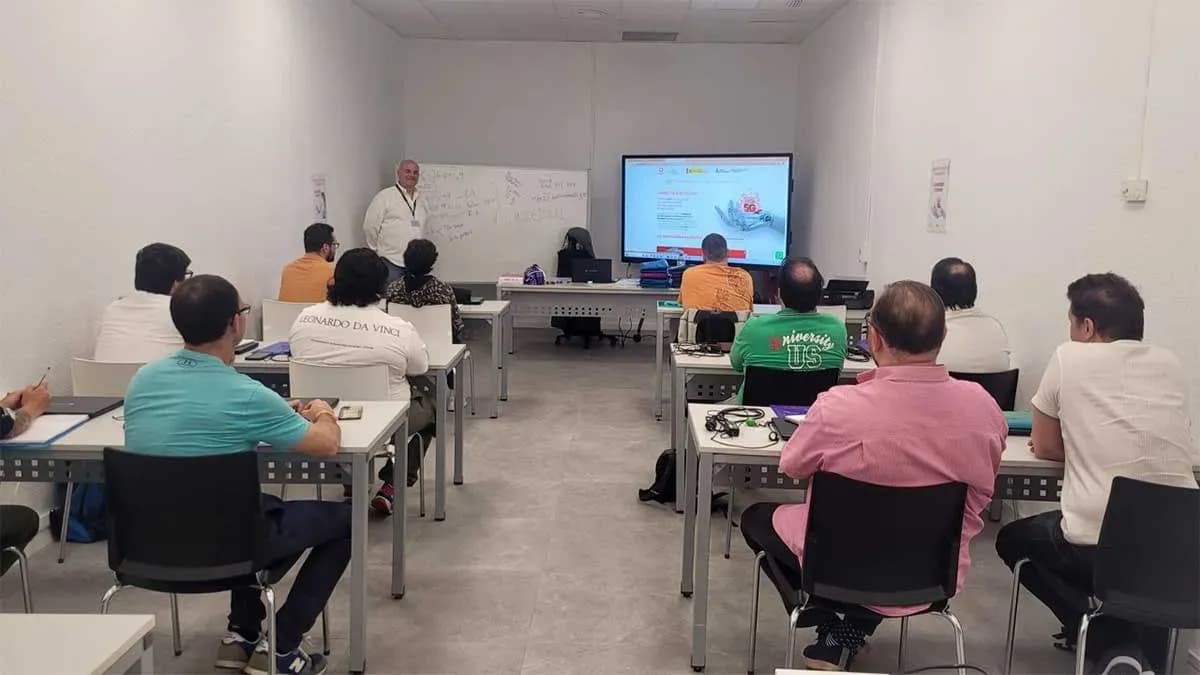 La Junta de Andalucía oferta 90 plazas gratuitas en el Campo de Gibraltar para formarse en IoT, inteligencia artificial y realidad virtual