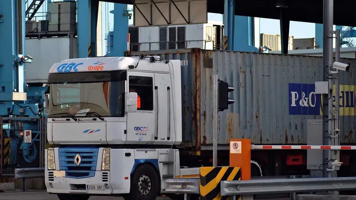 El Ministerio de Transportes convoca 3,8 millones de euros en ayudas para la formación de profesionales del transporte por carretera