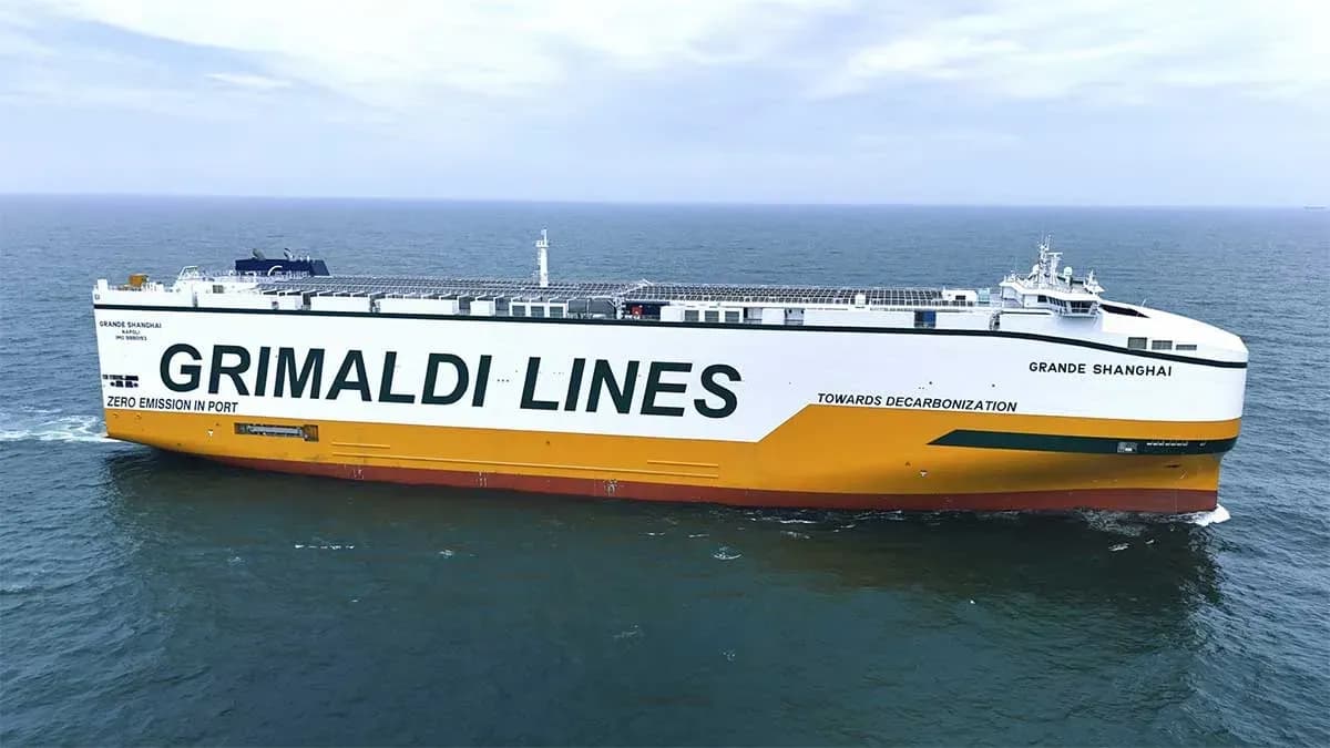 Grimaldi pone en servicio el primer car carrier preparado para operar con amoníaco