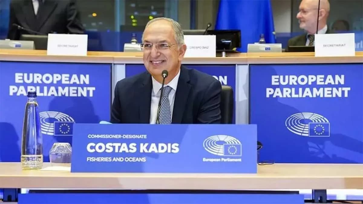 El comisario europeo de Pesca se reúne en Vigo con administraciones, asociaciones del sector y organizaciones sociales