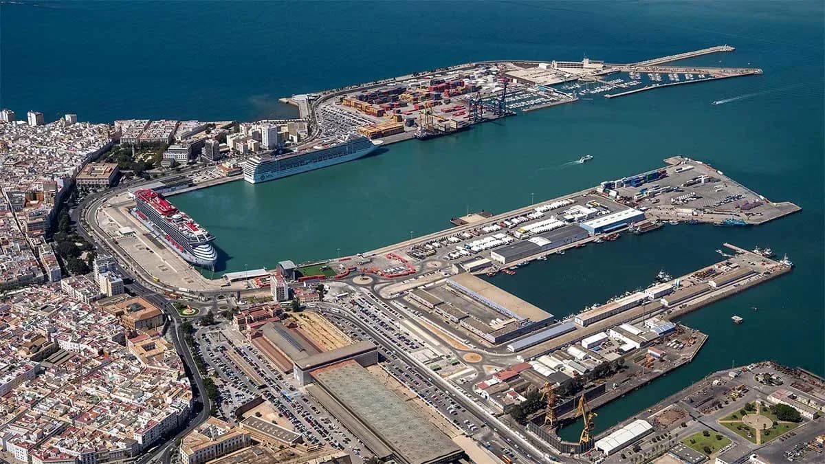 La Autoridad Portuaria de la Bahía de Cádiz invertirá más de un millón de euros en la mejora de firmes y explanadas