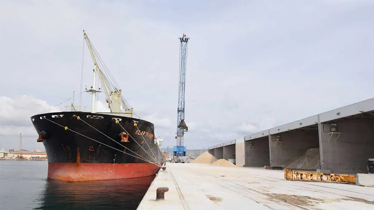 El Puerto de Castellón incrementa un 25,6% sus tráficos vinculados al sector cerámico en el último año
