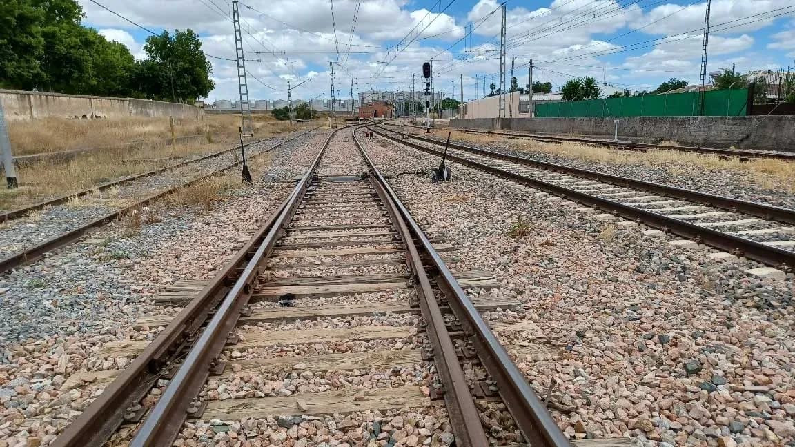Adif adjudica por 20,8 millones las obras de ampliación de vías en tres estaciones cordobesas para trenes de mercancías