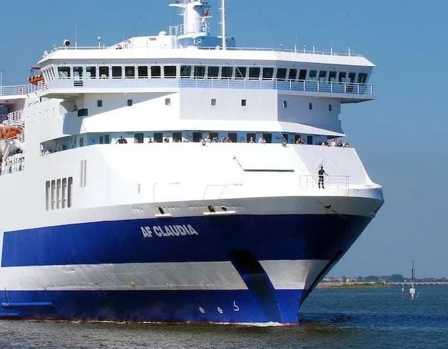 El ferry ‘AF Claudia’ colisiona con las defensas del atraque 2 del Puerto de Algeciras sin causar daños personales