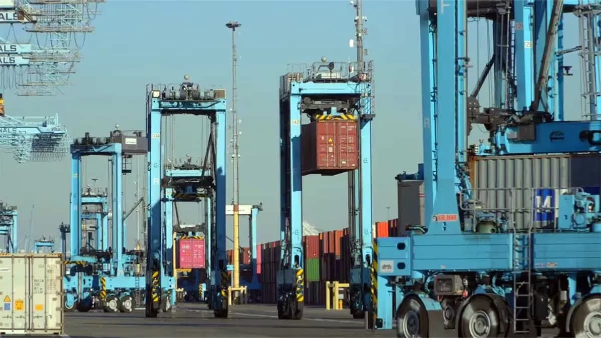 APM Terminals inicia pruebas con auto-strads eléctricos en el puerto de Los Ángeles