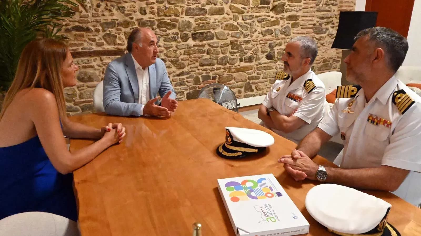 El Ayuntamiento de Algeciras da la bienvenida al nuevo Comandante Naval en una reunión institucional