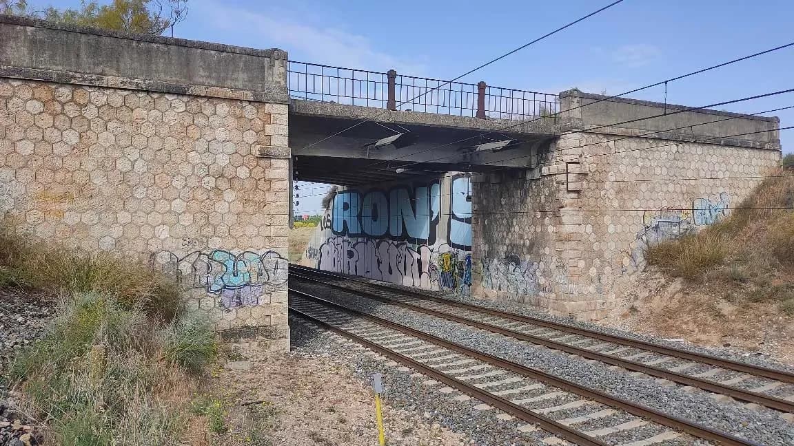 Adif acometerá obras en pasos superiores y pasarelas de la Autopista Ferroviaria Algeciras-Zaragoza