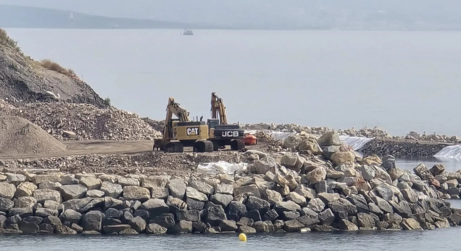 Verdemar EA denuncia el uso de materiales del antiguo vertedero de Gibraltar en la ampliación de Marina Eastside