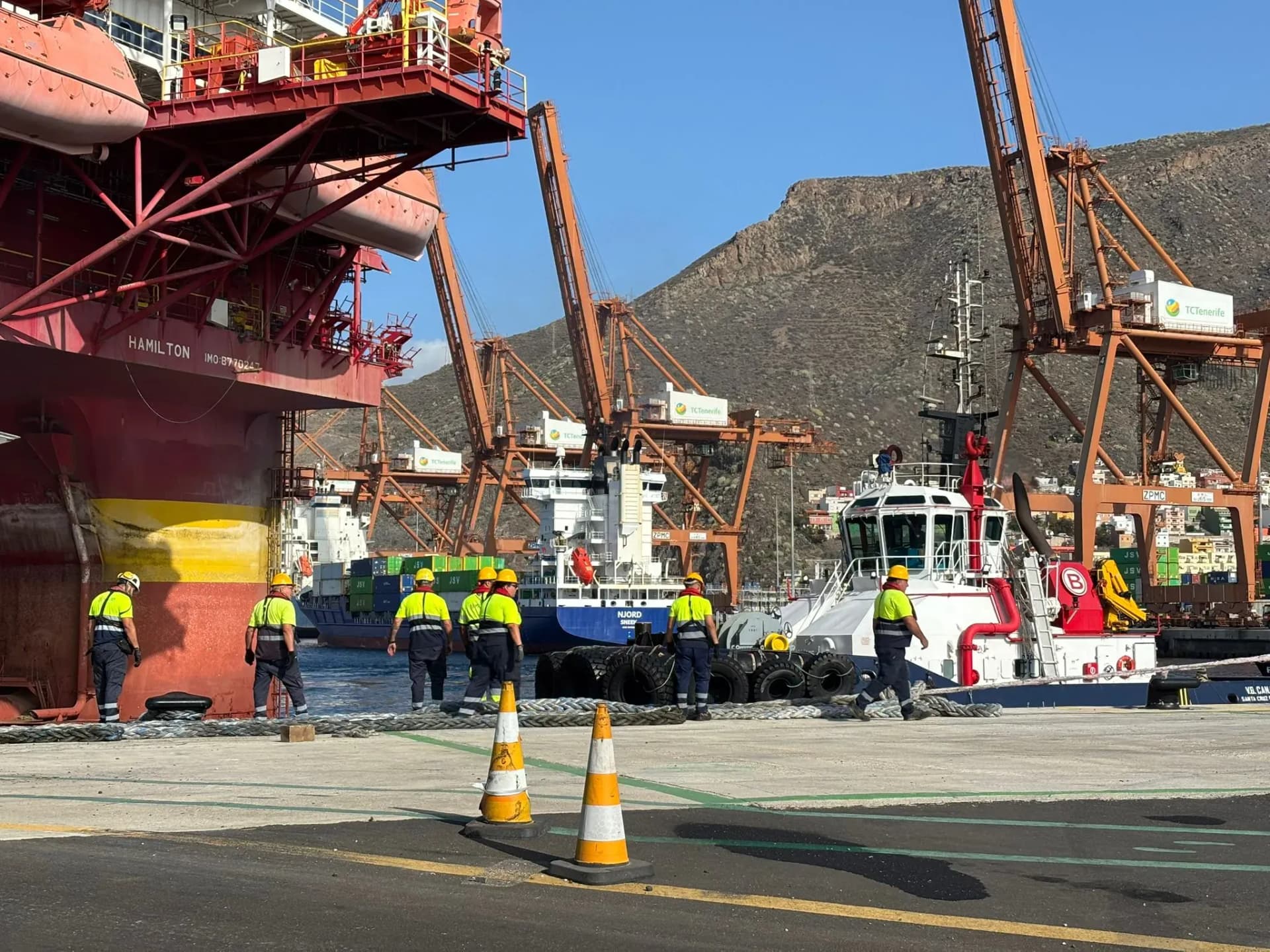 La plataforma Floatel Reliance inicia su reparación en Tenerife Shipyards antes de zarpar rumbo a Brasil