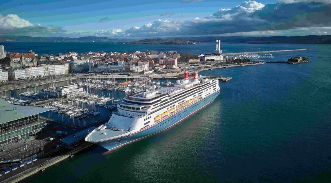 El Puerto de La Coruña licita la concesión del servicio de suministro eléctrico a cruceros por 35 años
