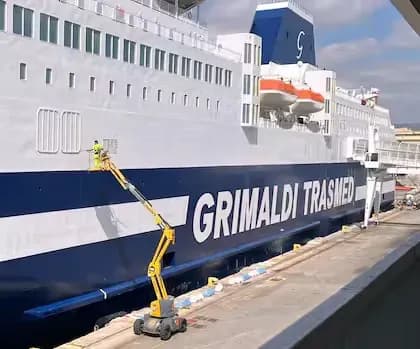 Trasmed suspende su oferta de pernocta en Eivissa tras una reunión con el Gobierno balear y la Autoridad Portuaria