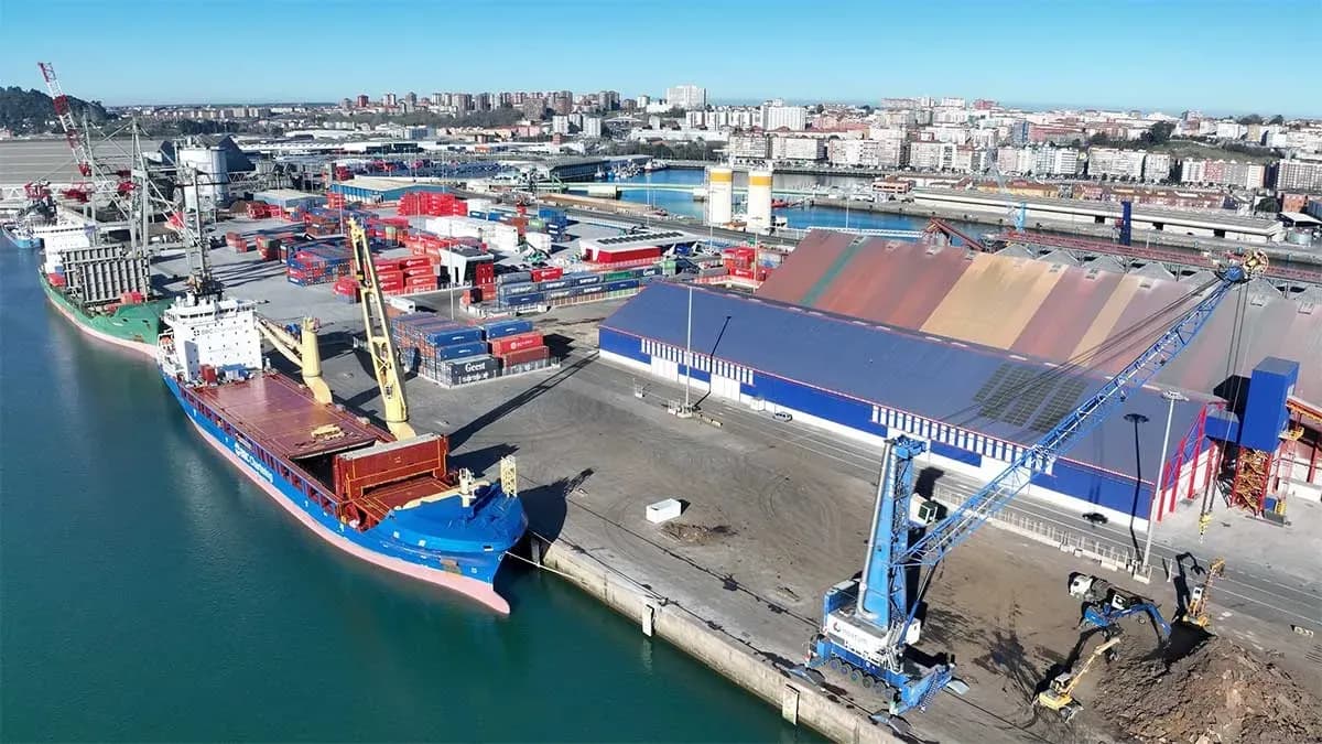 El puerto de Santander ha registrado un crecimiento del 1,2% en el tráfico de mercancías durante mayo