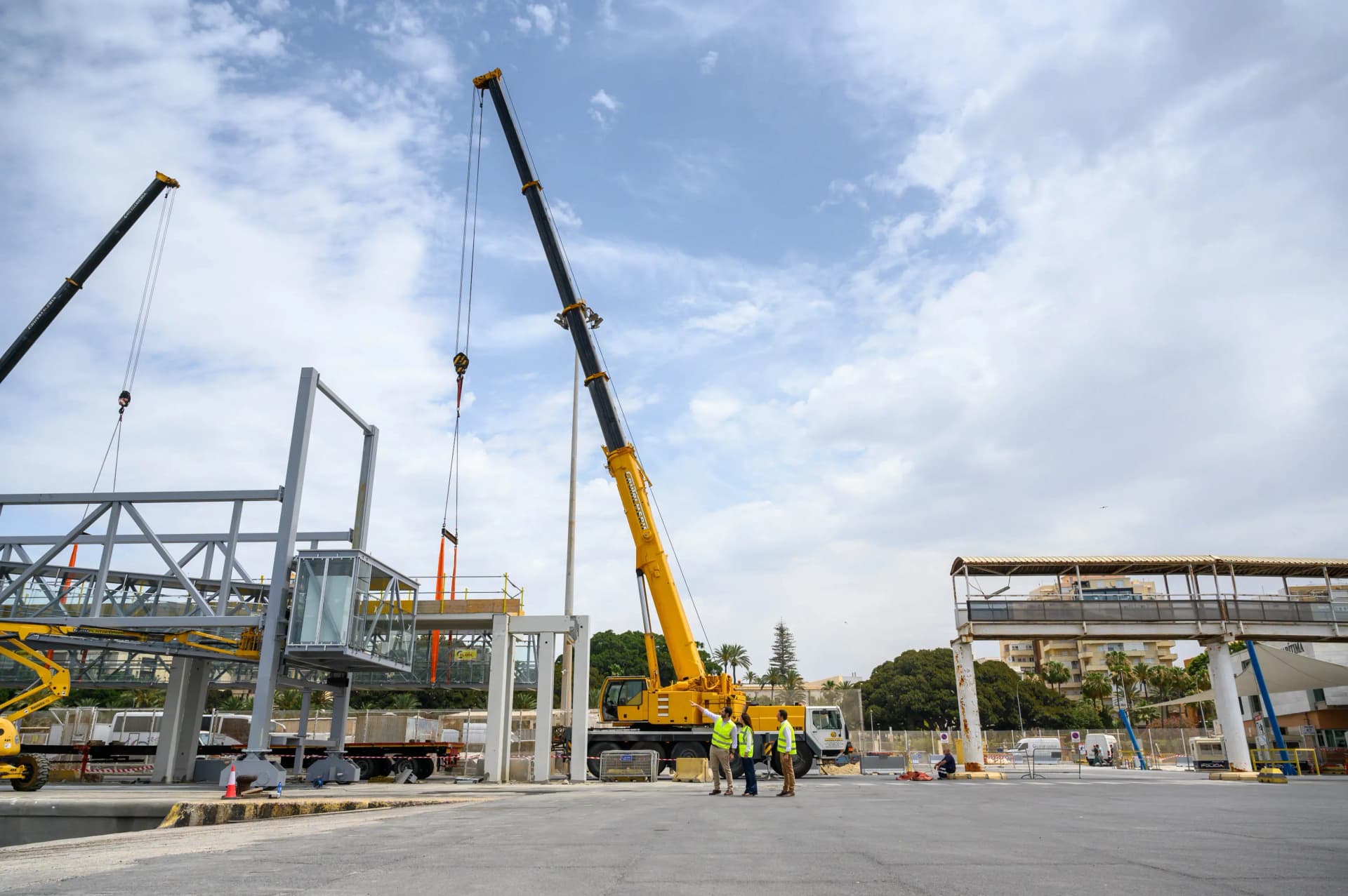 El Puerto de Almería pone en servicio una nueva pasarela fija con finger para mejorar el embarque de pasajeros