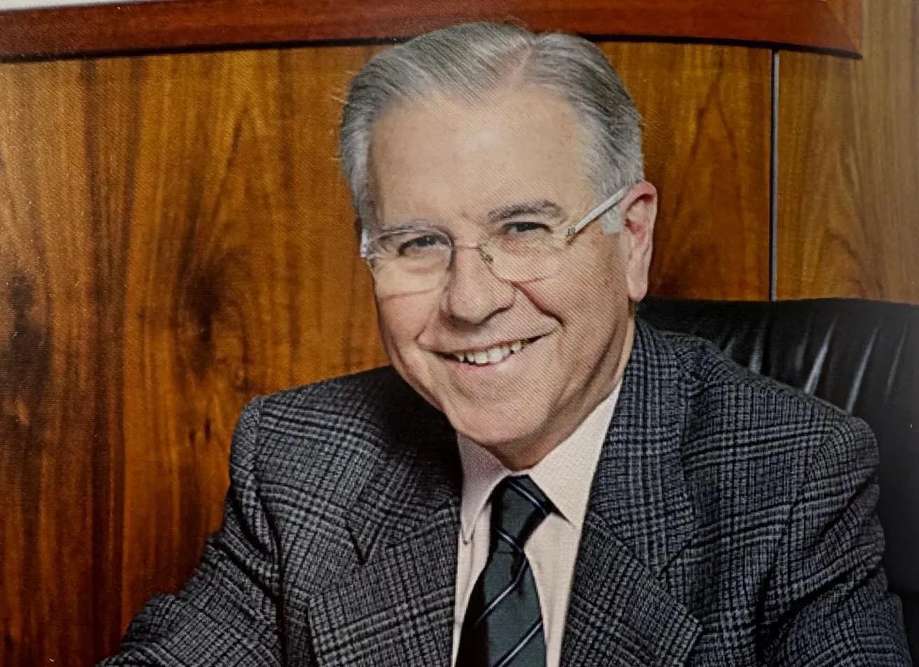 El Puerto de Huelva lamenta el fallecimiento de Enrique Pérez Gómez, director de la institución durante dos décadas