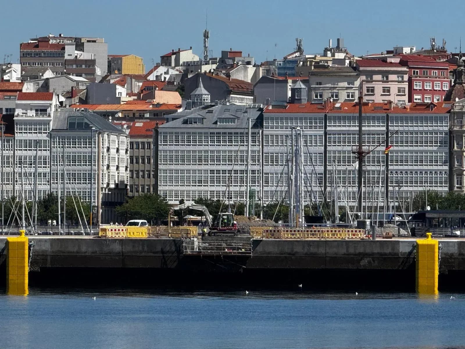 El Puerto de La Coruña licitará el suministro eléctrico a cruceros