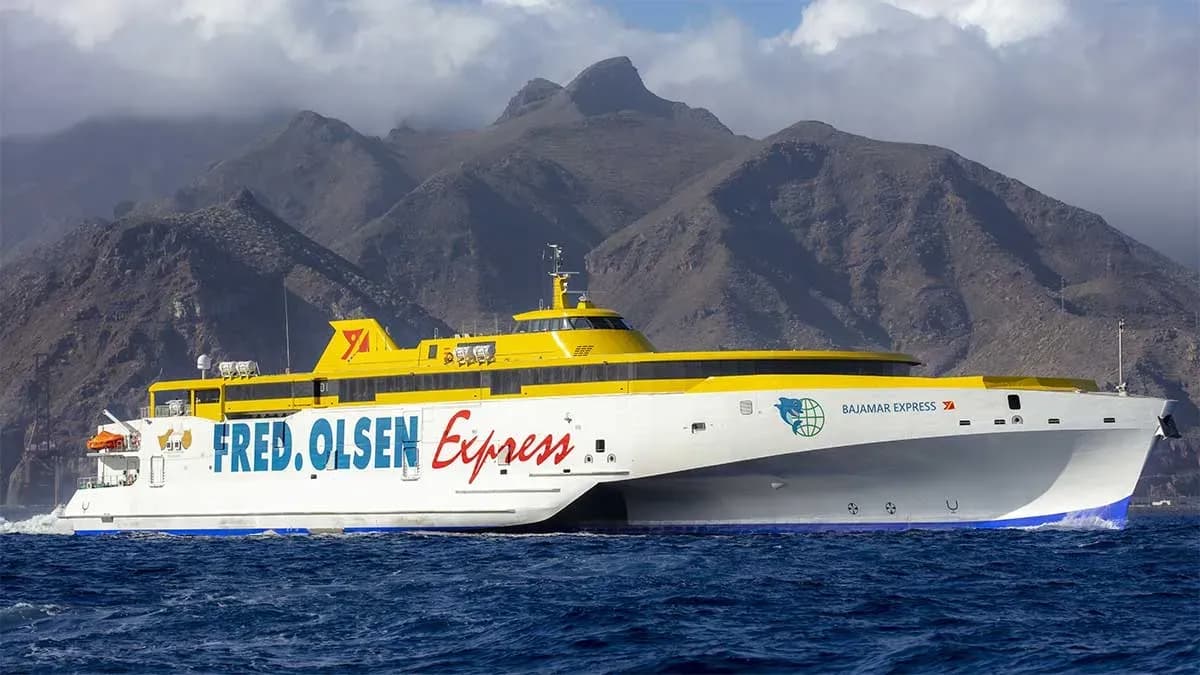 Fred. Olsen Express celebra el Día de Canarias con un homenaje a su trayectoria como motor de cohesión insular