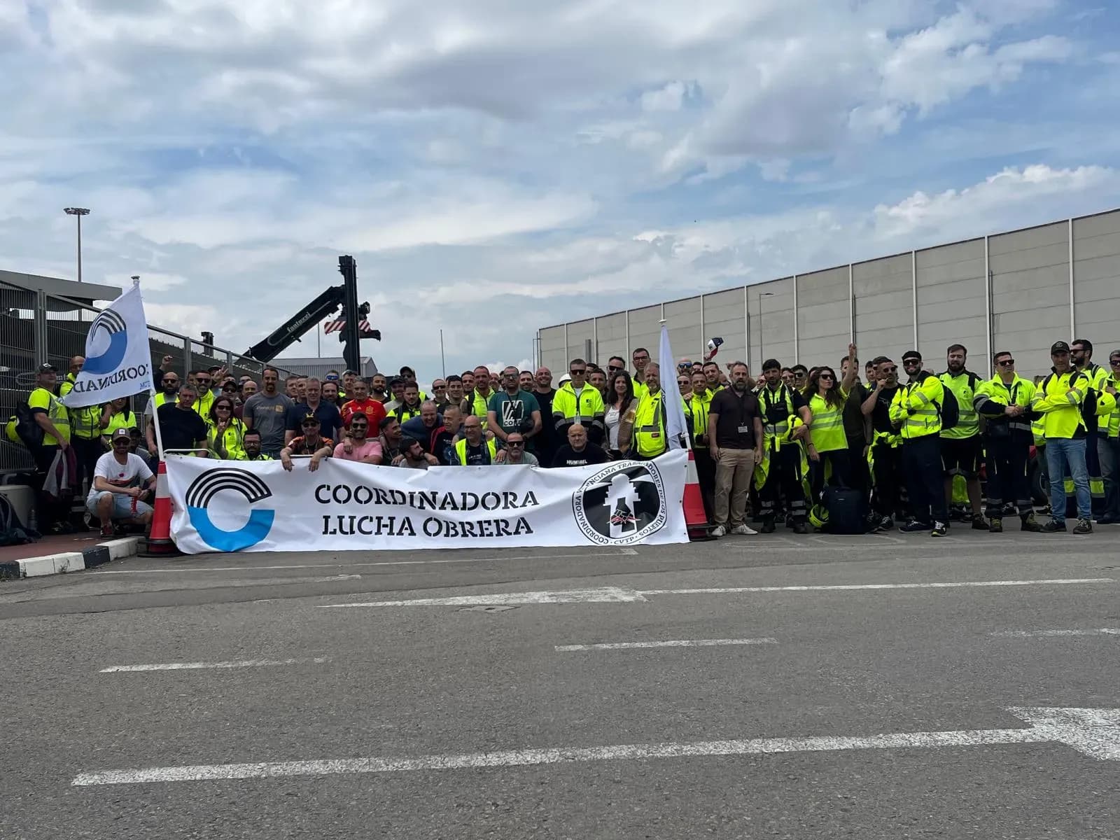 El personal de mantenimiento de Elecnor en la terminal de MSC Valencia firma un acuerdo laboral tras varias jornadas de huelga