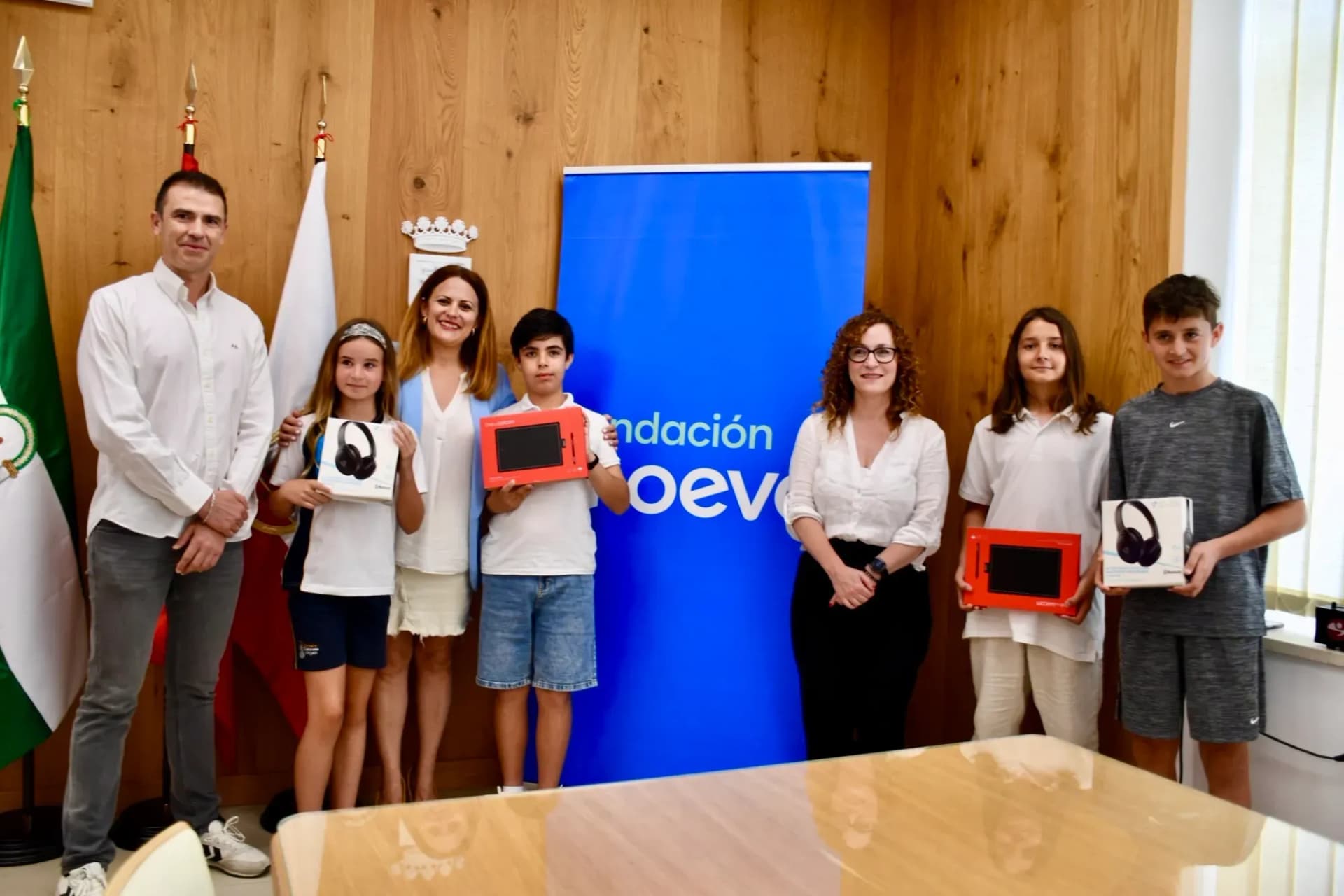 La Fundación Moeve entrega en San Roque los premios del certamen escolar de dibujo y fotografía sobre los humedales