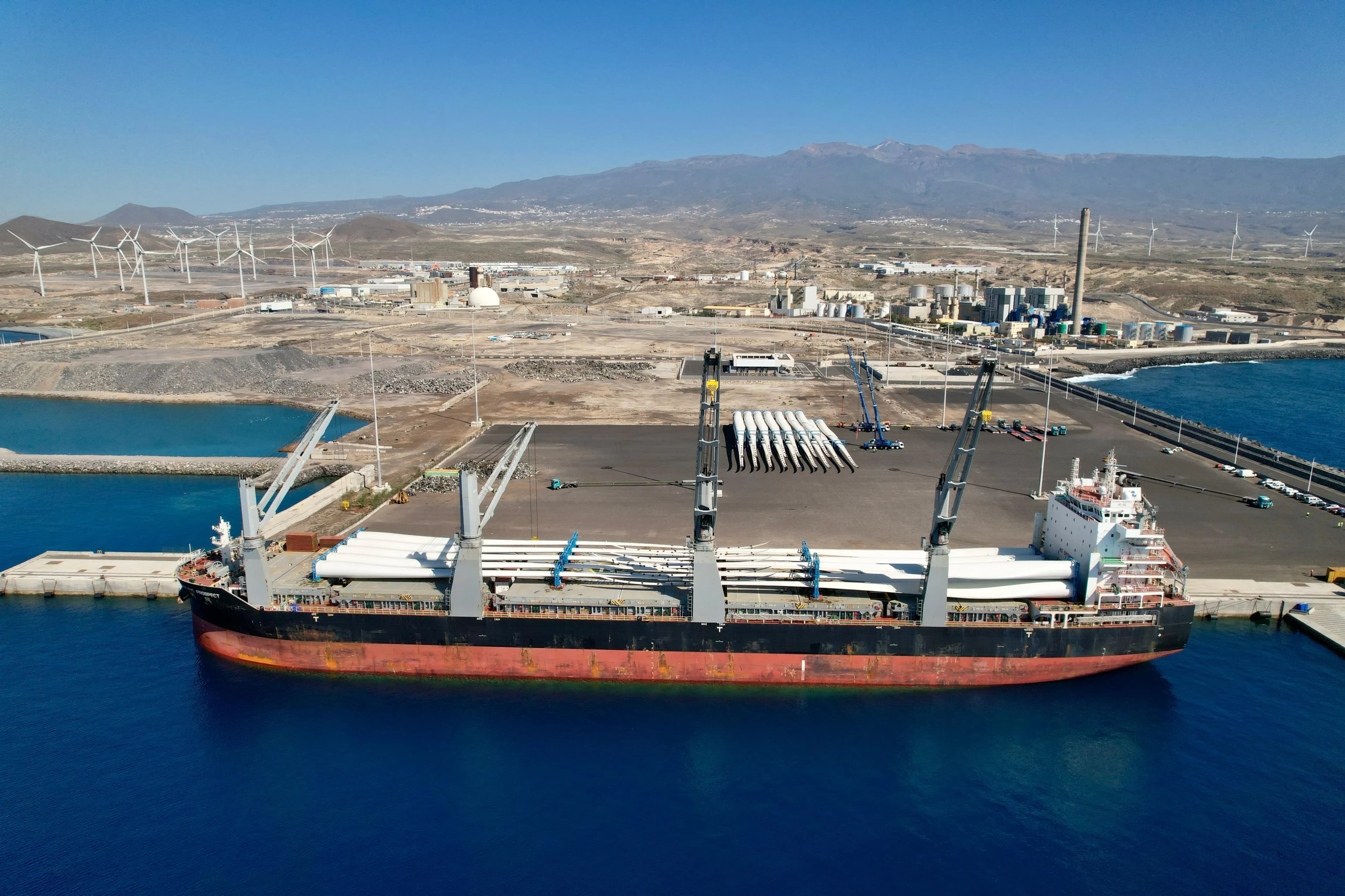El puerto de Granadilla afianza su papel como plataforma logística internacional para el sector eólico