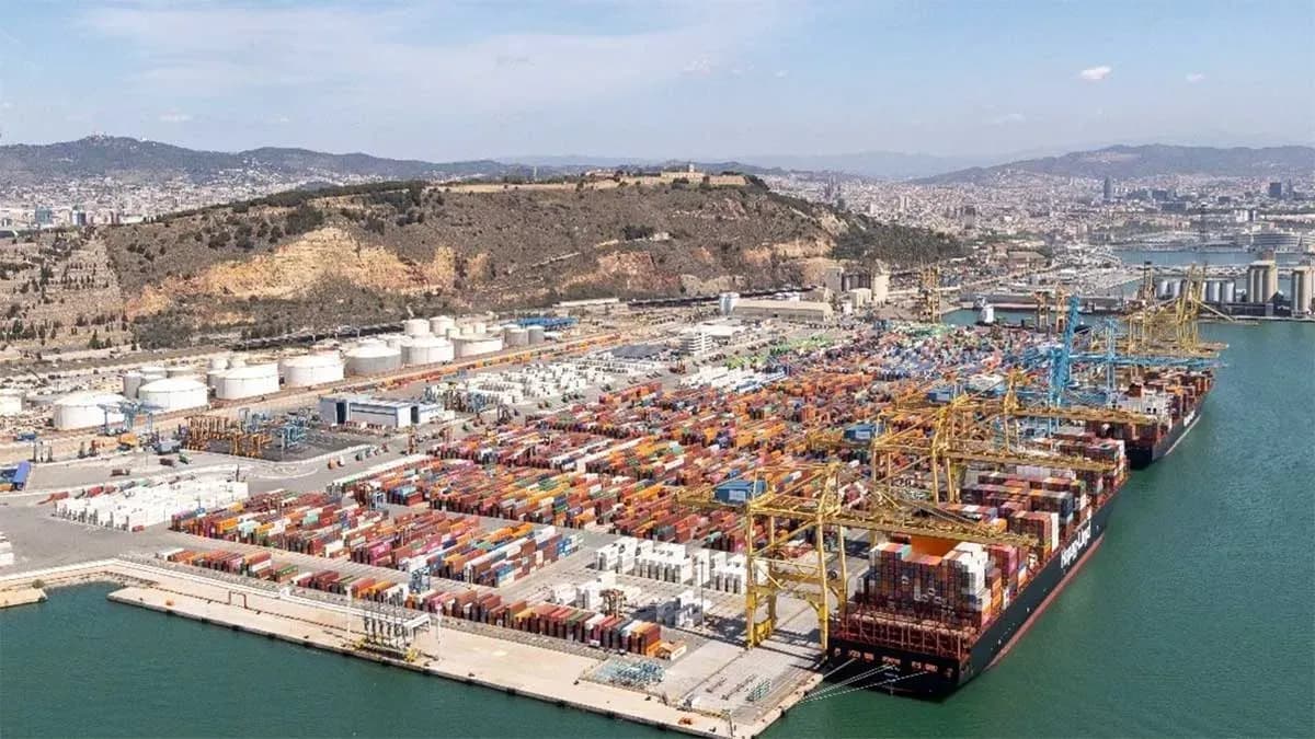 El Puerto de Barcelona mantiene el crecimiento en tráficos de contenedores llenos pese a la caída del total de mercancías