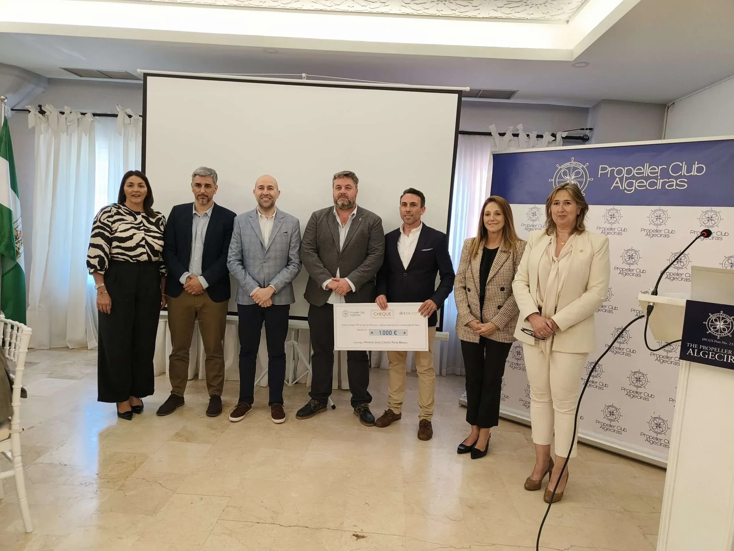Antonio Jesús Cabello Pérez-Blanco recibe el premio al mejor Trabajo Fin de Máster en Gestión Portuaria y Logística de la UCA