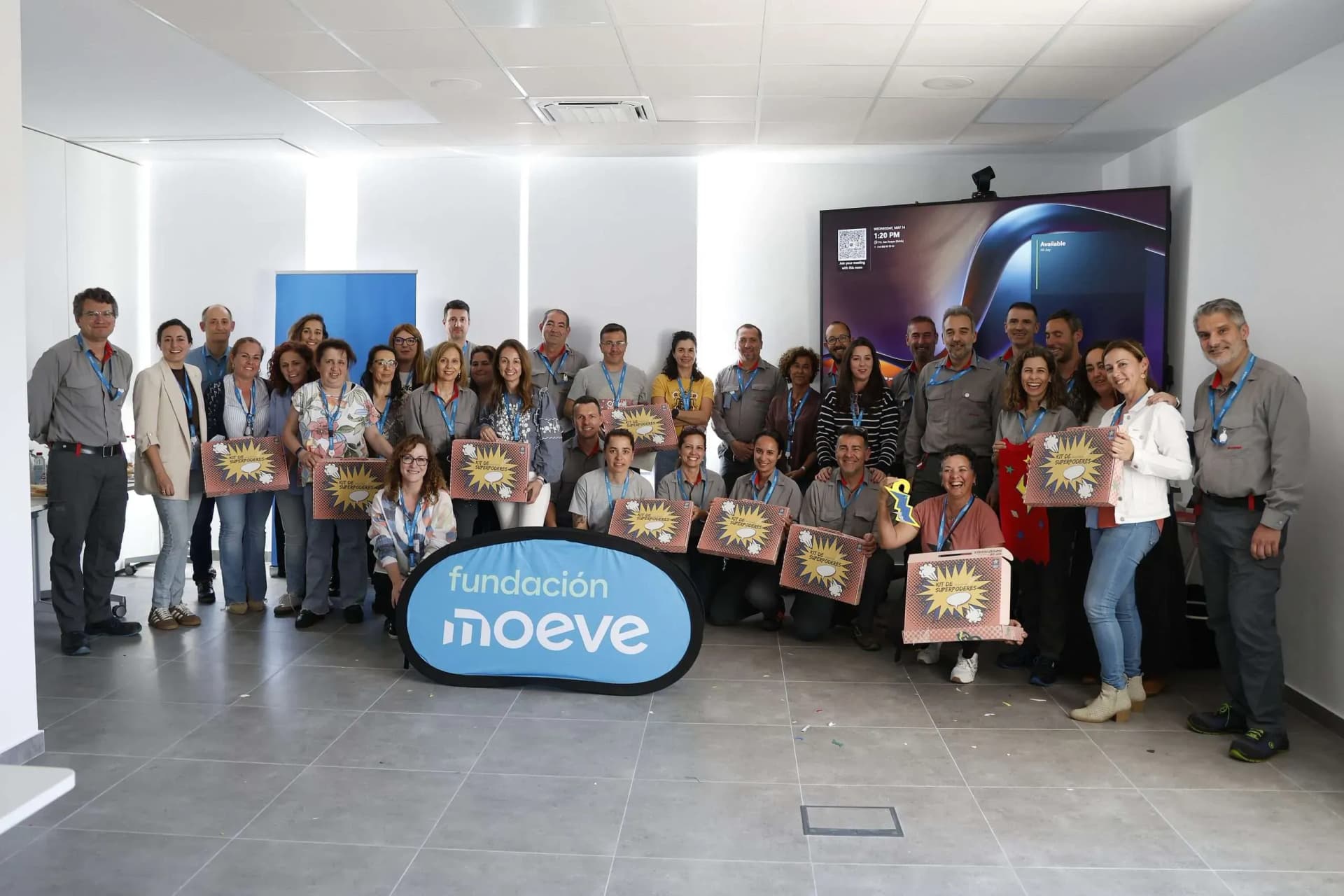 Voluntariado de Fundación Moeve confecciona kits de superhéroes para niños hospitalizados junto a Fundación Pequeño Deseo
