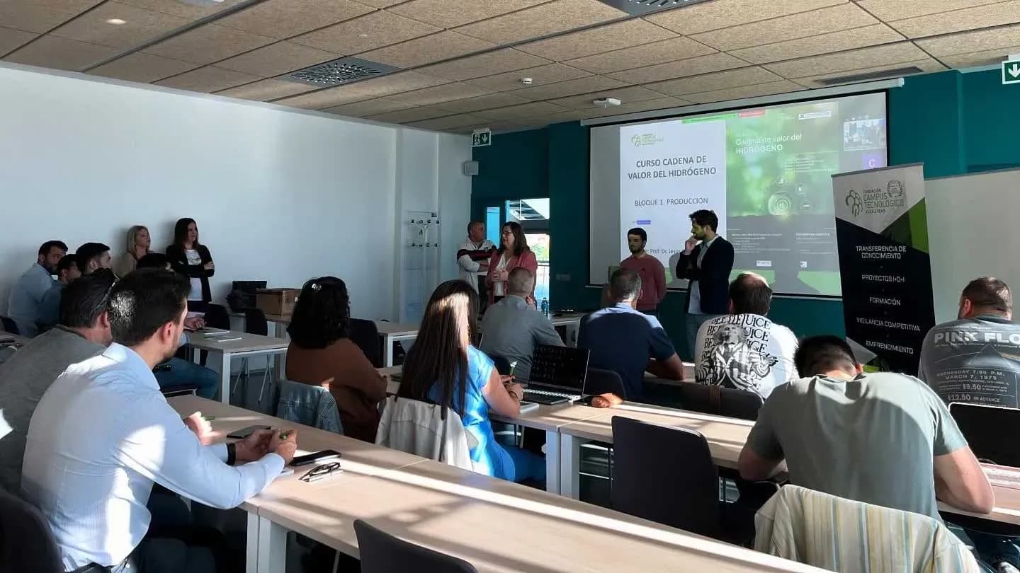 La Fundación Campus Tecnológico de Algeciras y la UCA inauguran un curso sobre la cadena de valor del hidrógeno con una alta participación