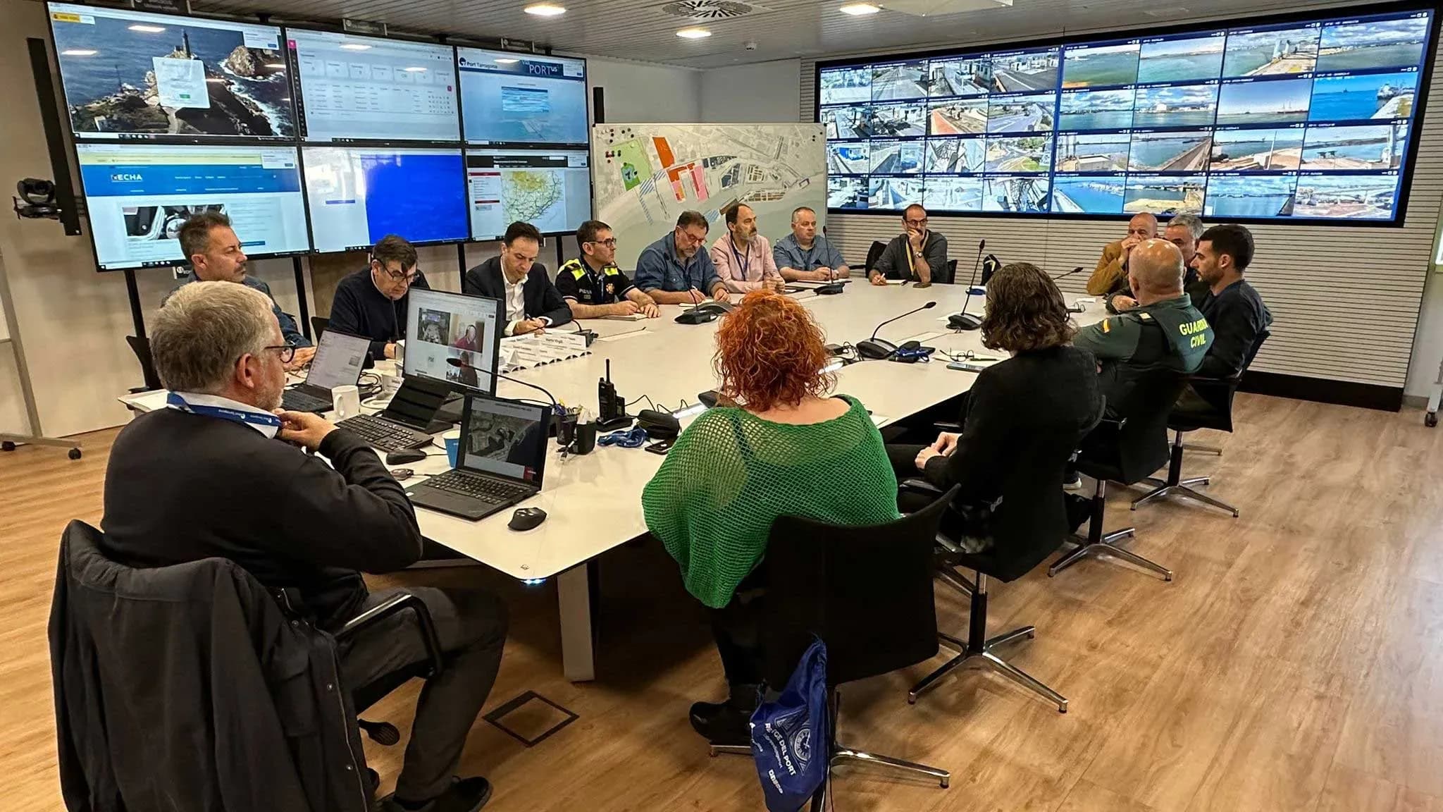 El Puerto de Tarragona y Marina Port Tarraco realizan un simulacro de coordinación ante un incendio en un yate