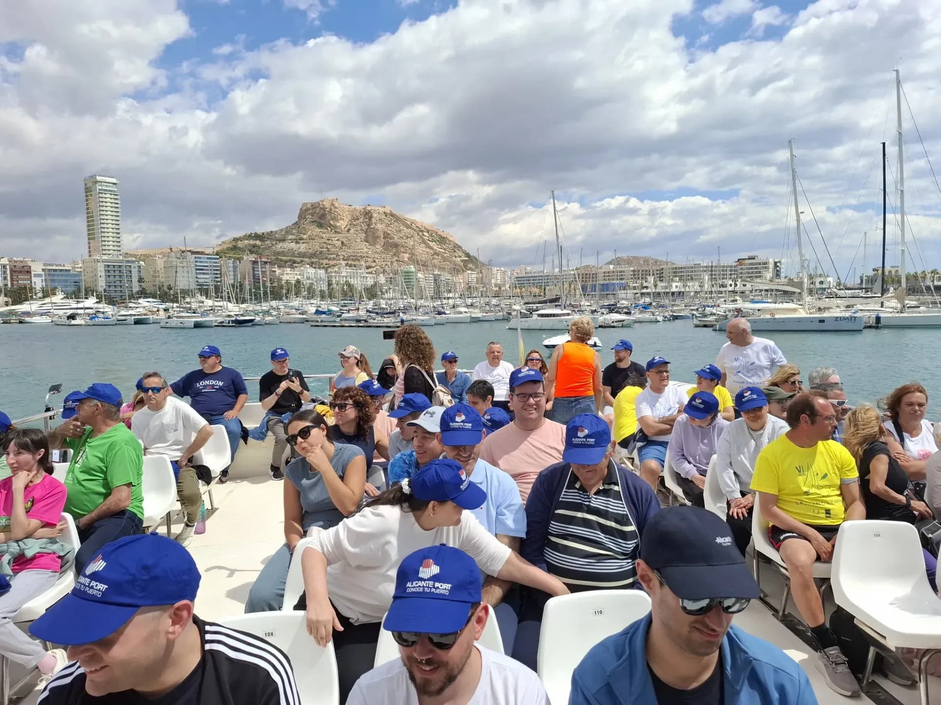 La Autoridad Portuaria de Alicante celebra una jornada náutica inclusiva