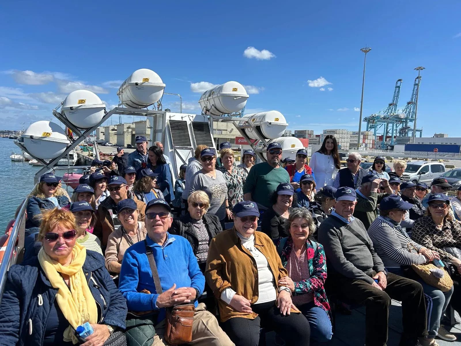 Más de 150 mayores algecireños participan en una visita guiada al Puerto de Algeciras