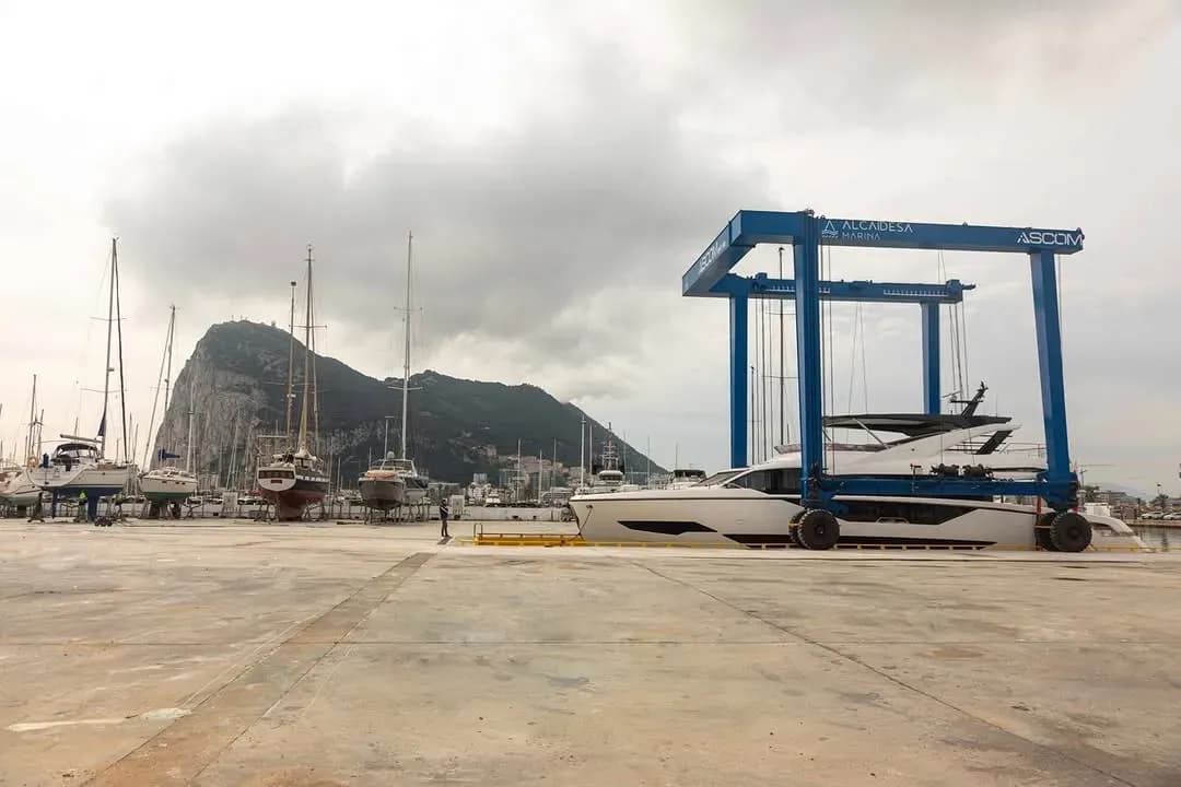Alcaidesa Marina amplía su varadero con un nuevo foso y refuerza su capacidad de servicio