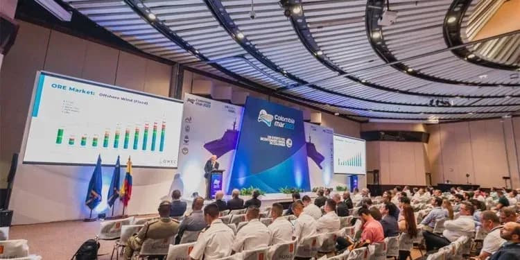 La Zona Franca de Cádiz estrecha vínculos comerciales en la feria naval Colombiamar 2025