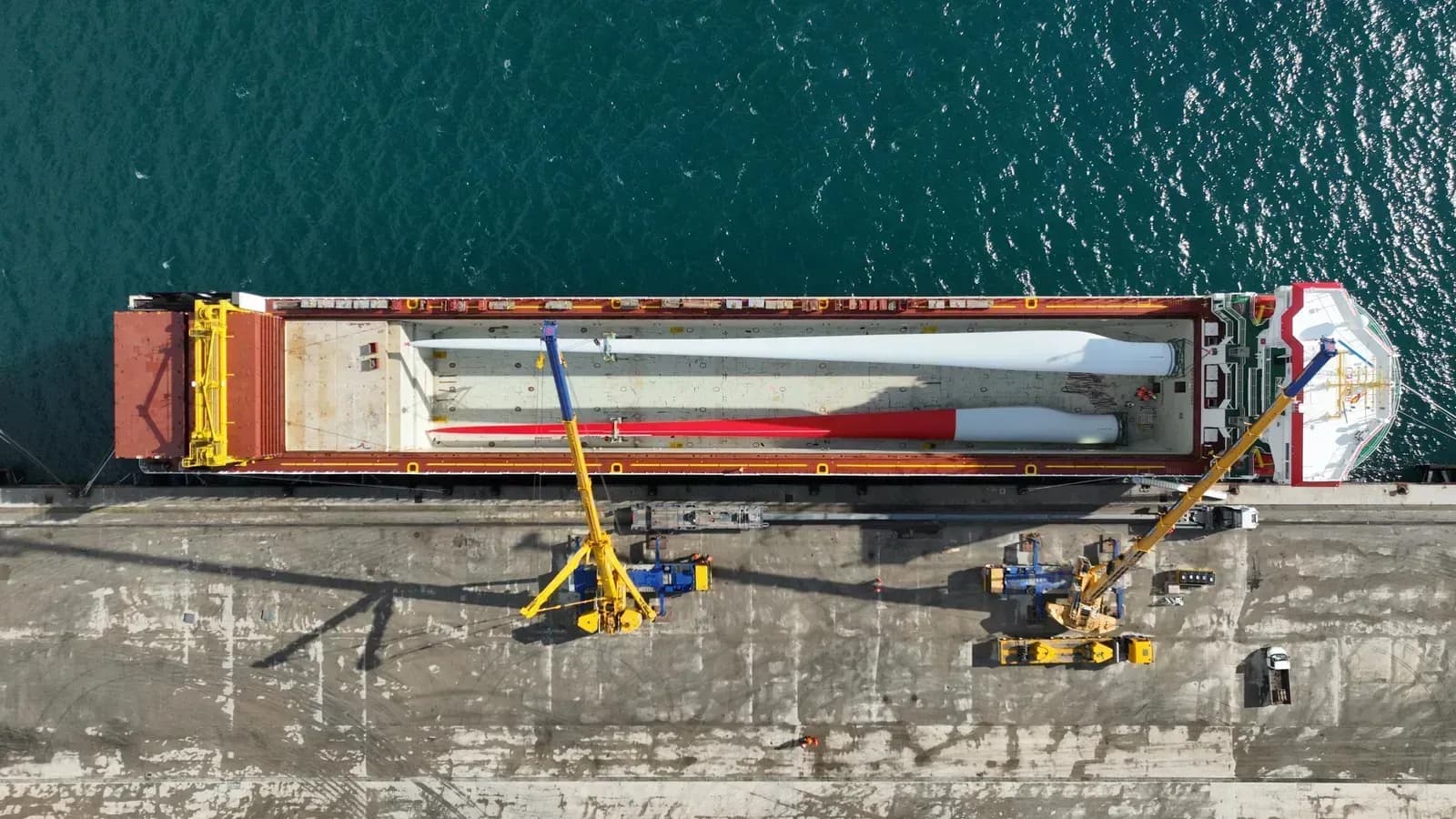 El Puerto de Algeciras gestiona la mayor operación logística de energía eólica de su historia con 176 piezas de aerogeneradores