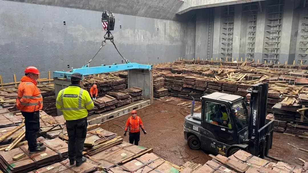 Logístika 360 lidera la operativa de descarga y transporte de 11.000 toneladas de cátodos de cobre para Access World