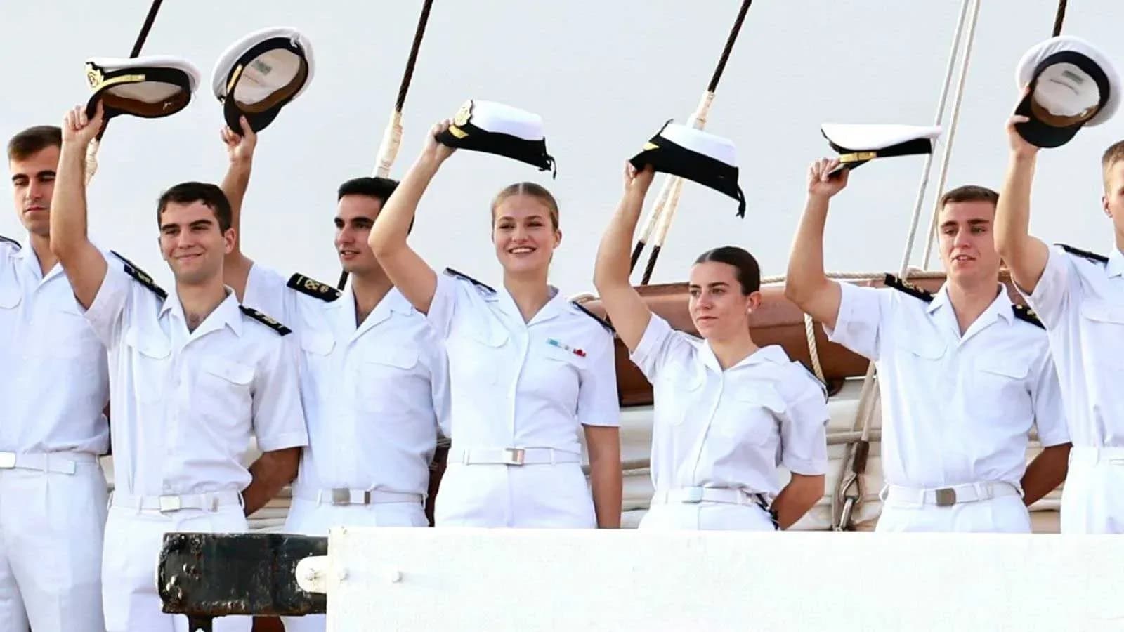 El ‘Juan Sebastián Elcano’ zarpó desde Cádiz con la Princesa Leonor a bordo