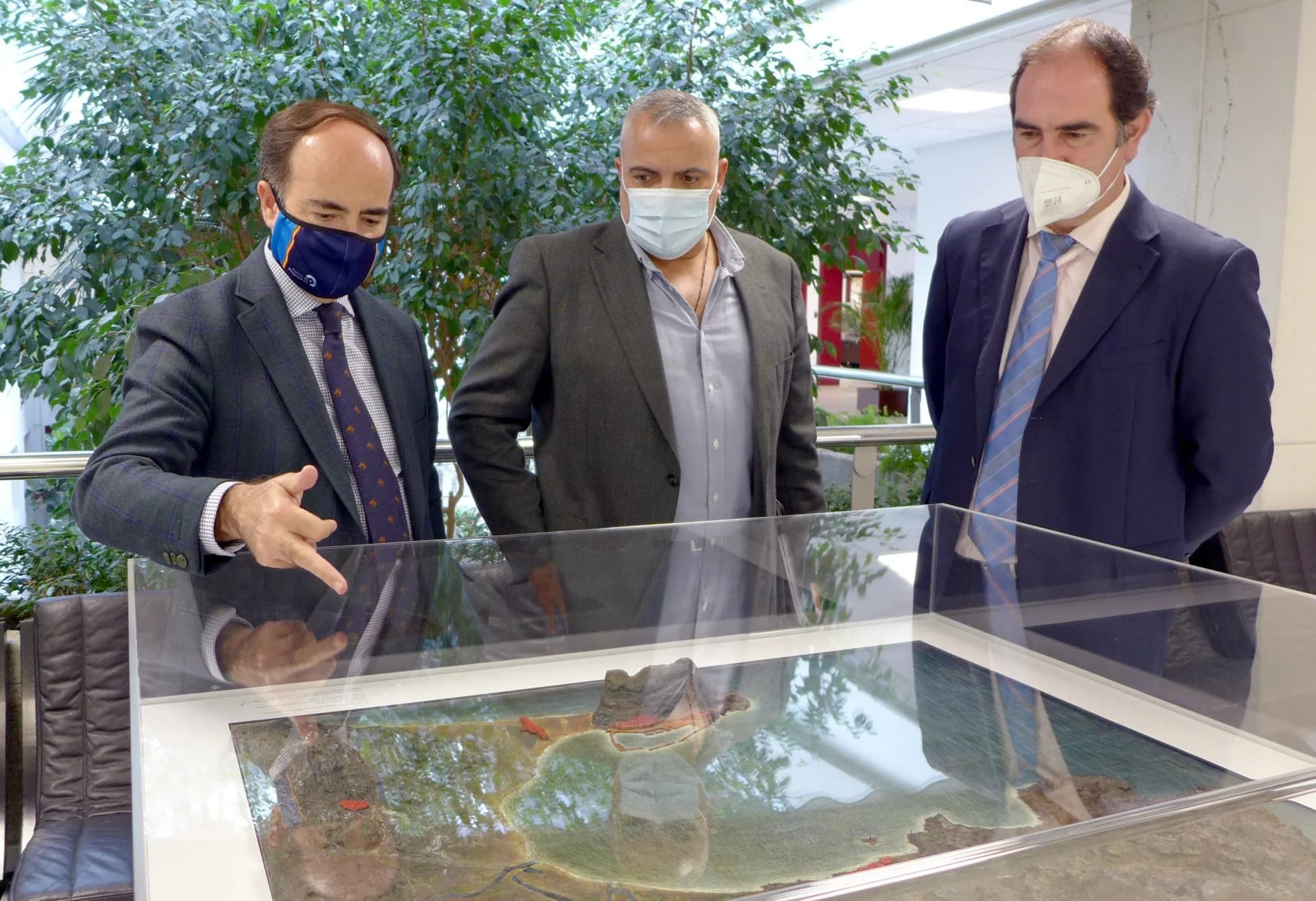 La APBA presenta a la Asociación Cultural Ruta de los Búnkeres los avances en su Plan de Conservación del Patrimonio Histórico