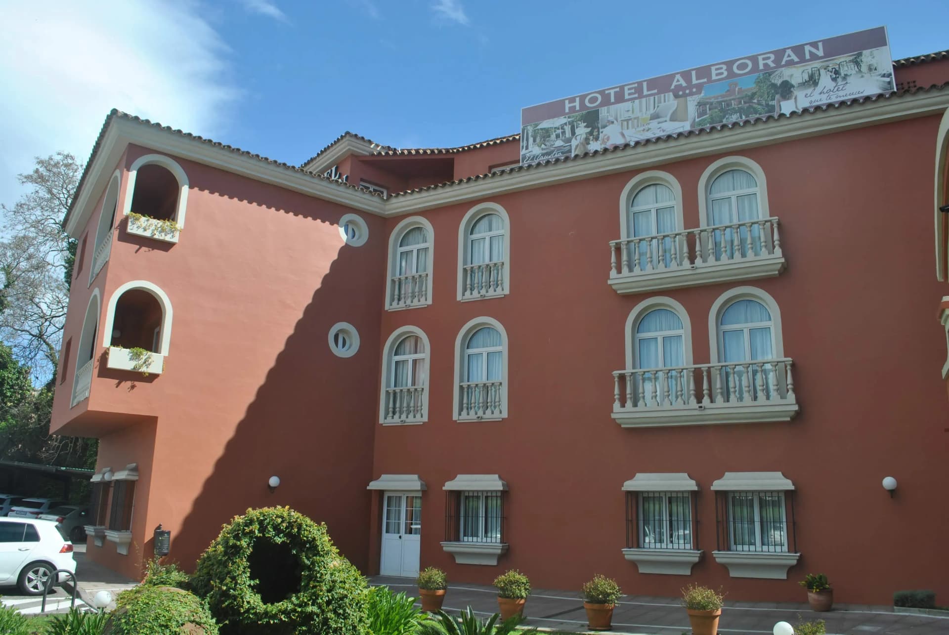La actividad portuaria actúa como `red´ ante la caída de la ocupación hotelera