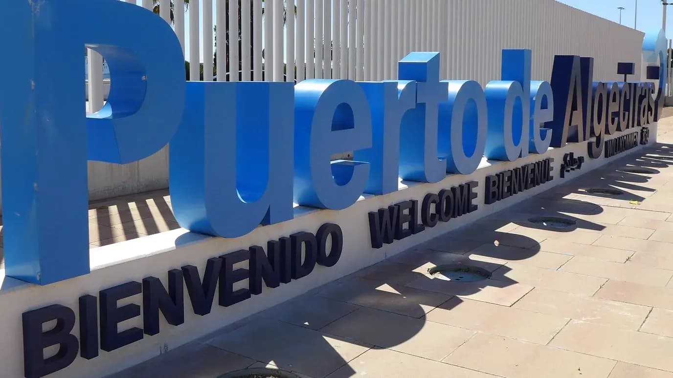La Plaza del acceso central «Paco de Lucía» va adquiriendo una nueva fisonomía
