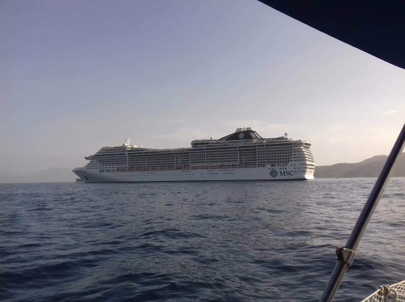 El «MSC Divina» desembarca a un tripulante en Algeciras para que sea atendido