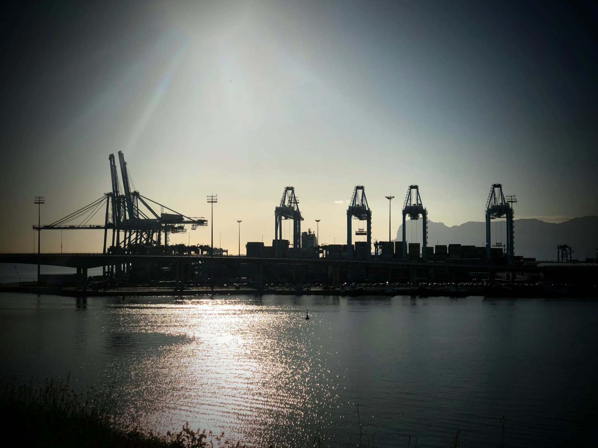 El Puerto de Algeciras mueve más de 36 millones de toneladas en el primer cuatrimestre del año