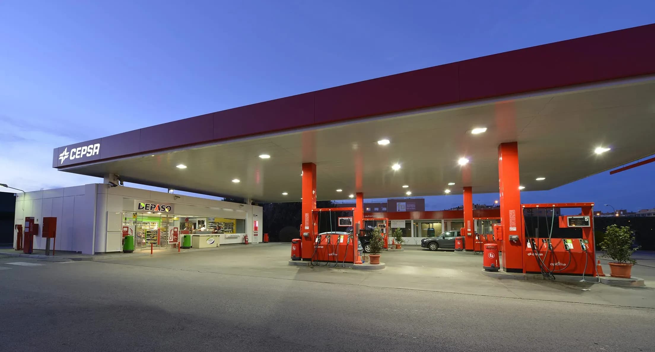 Cepsa reabre más de 250 tiendas de sus estaciones de servicio para facilitar el suministro de productos de primera necesidad