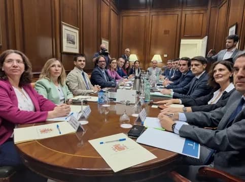 El Ministerio de Transportes propone nuevas bonificaciones en la AP-7 y licita el estudio para el tren litoral de la Costa del Sol